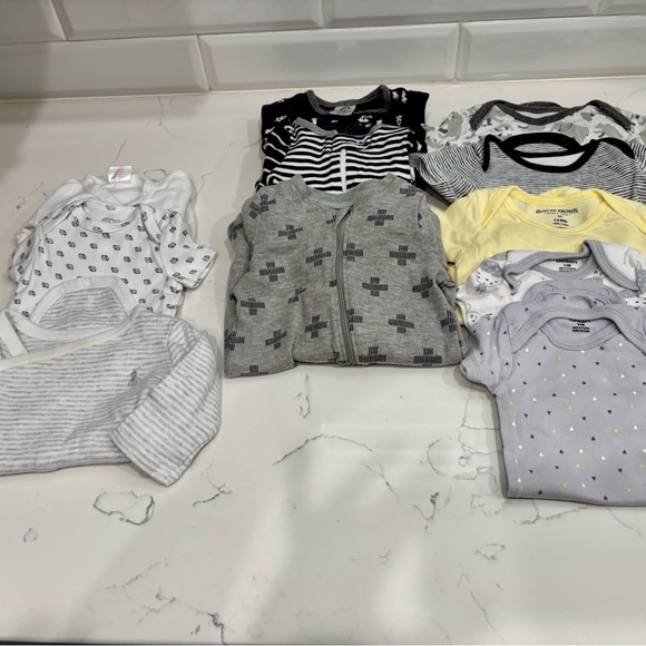 Assorted Baby Clothing Set - Picture 2 of 3